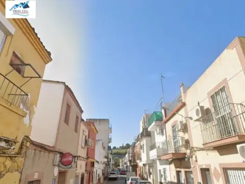 Casa en calle de Las Fuentes de Andalucía