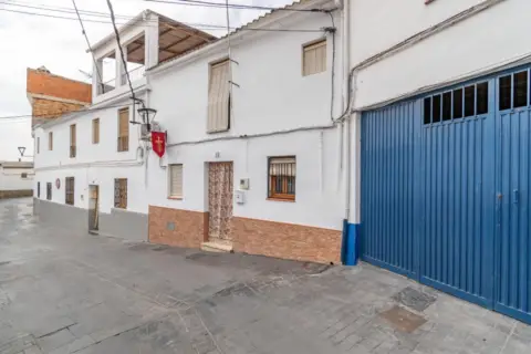 Casa adosada en calle del Oro