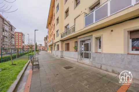 Piso en calle de Chavarri, 107