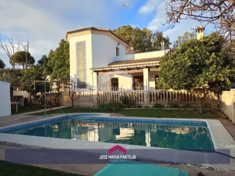 Chalet en Junta de los Rios
