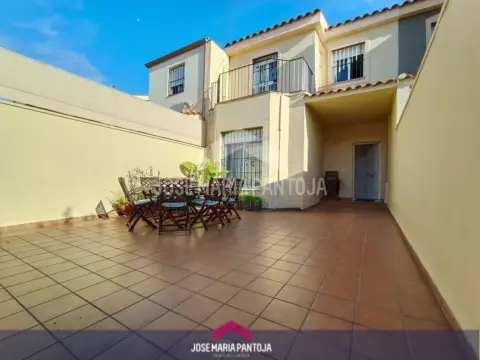 Casa en Avda. Caballero Bonald - San José Obrero - Guadalcacín