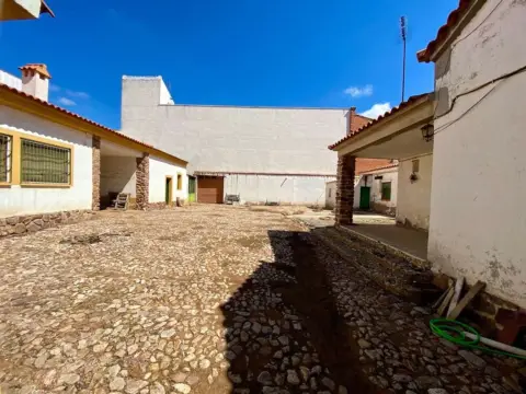 Casa adosada en calle de la Umbría