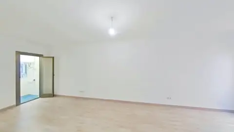 Piso en Llefià-Artigues