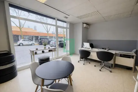 Local comercial en Carrer dels Apenins