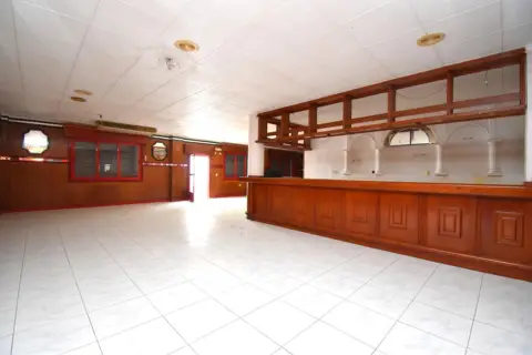 Local comercial en Plaza de Sierra Castilla
