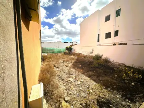 Terreno en calle Llano Mora