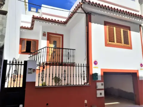 Casa pareada en calle de la Huerta de Matos