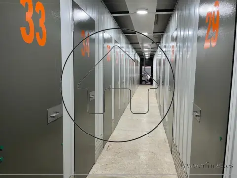 Almacén en calle de Macías Belmonte