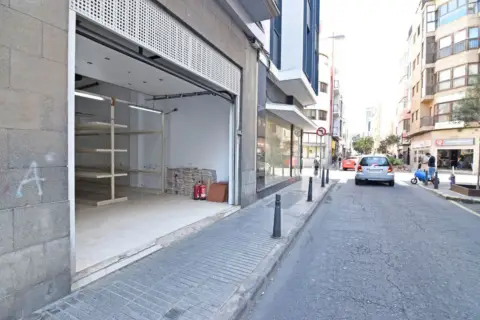 Local comercial en calle de la Naval, 127