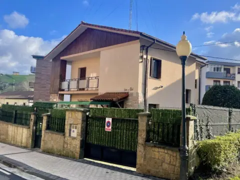 Chalet en calle de Eguzkiza