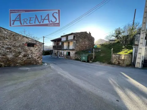 Casa pareada en calle Barrio El, nº 19