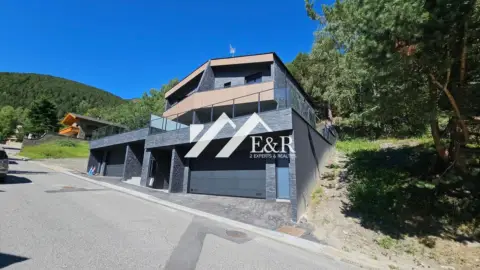 Chalet en calle .