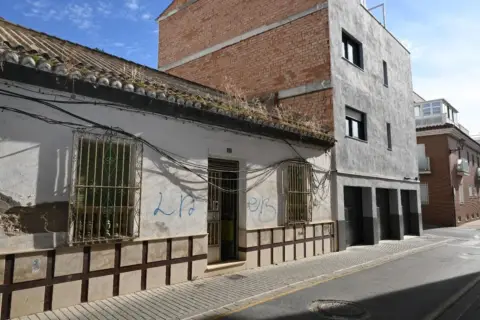 Terreno en calle de Rojano