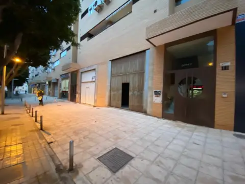 Local comercial en calle de Benizalón