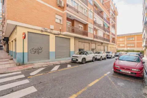 Local comercial en calle Santa Rita