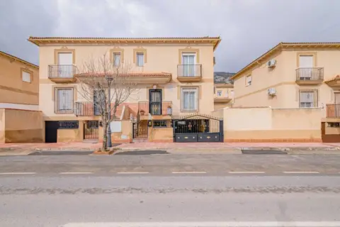 Casa pareada en Carretera de Illora, 35