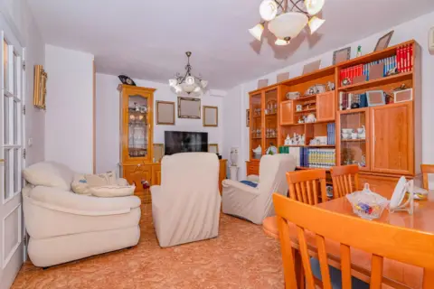 Casa pareada en Carretera de Illora, 35