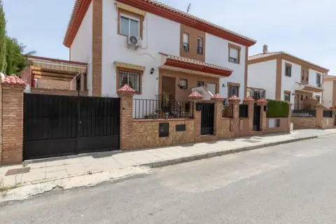 Casa pareada en calle del Estanque