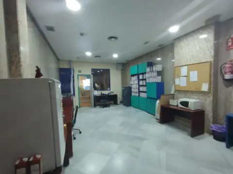 Local comercial en Avenida