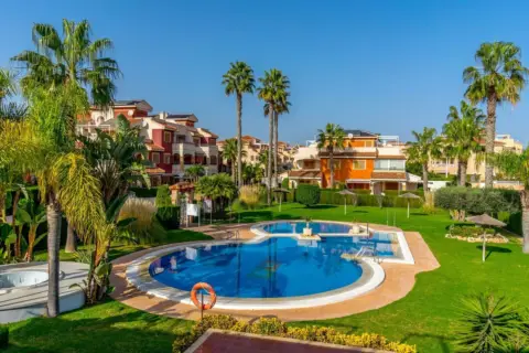 Piso en calle Pino Piñonero, 27