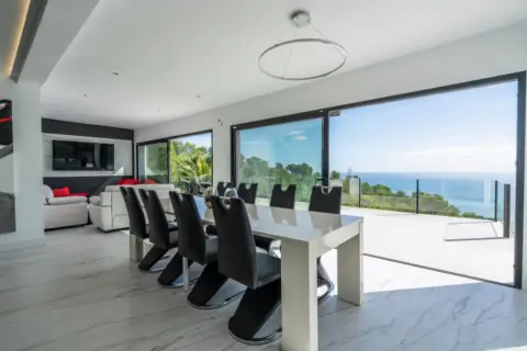 Chalet en calle Isla Mancolibre