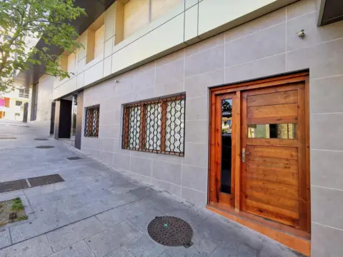 Local comercial en calle del Pintor Colmeiro, 12