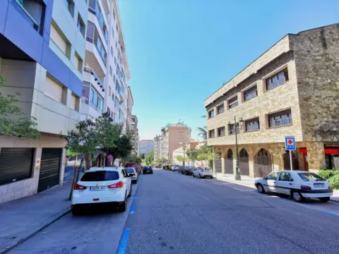 Local comercial en calle del Pintor Colmeiro, 12