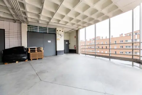 Nave industrial en calle de Tomás Bretón, 50