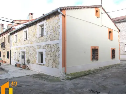 Casa en calle de Poza
