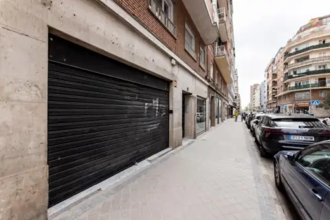 Local comercial en calle de Modesto Lafuente