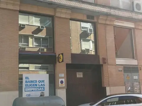 Garaje en Luis Montoto - Santa Justa