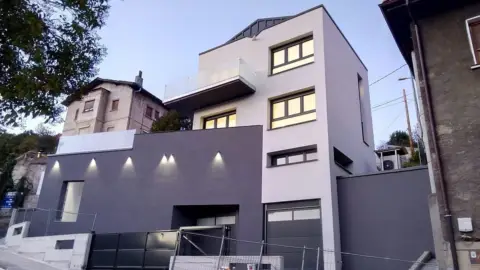 Chalet en calle de Atxarte