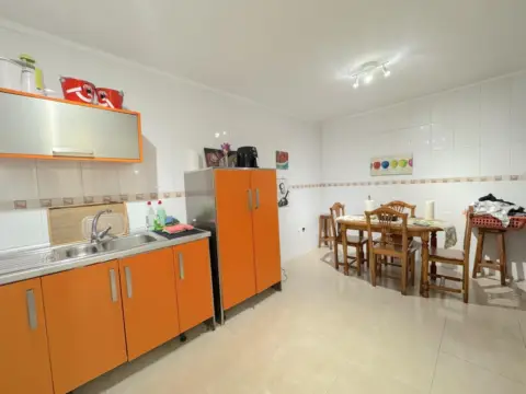 Casa adosada en calle Avellano