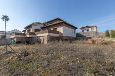 Terreno en calle Almendros, 8