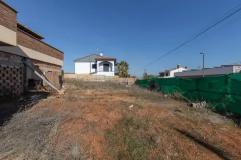 Terreno en calle Almendros, 8