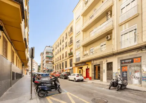 Local comercial en calle Pintor López Mezquita