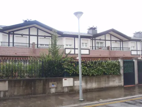 Chalet en calle Haritz