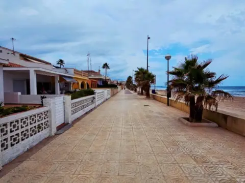 Chalet en 1A Linea de Playa