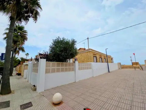Chalet en 1A Linea de Playa
