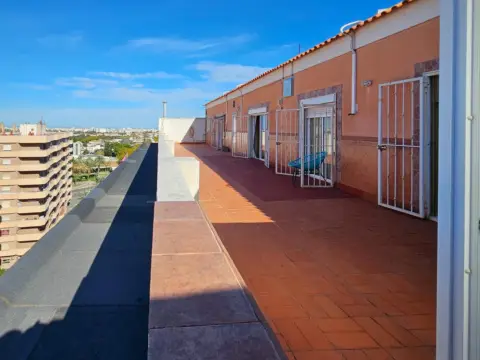 Ático en Carrer Guardamar, 28