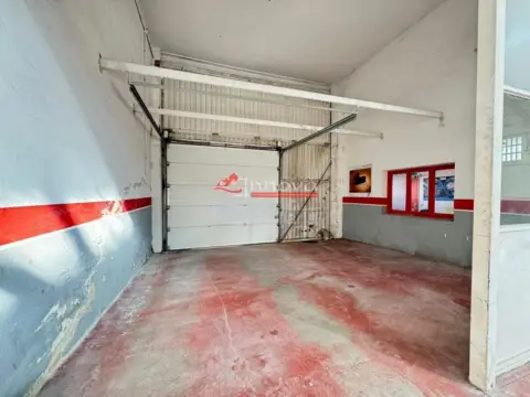 Nave industrial en calle de la Atalaya