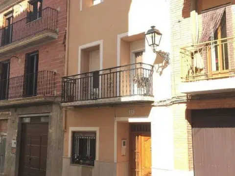 Chalet en Plaza de la Constitución, 18