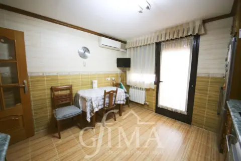 Casa adosada en Avda. Juan Carlos I