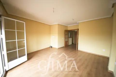Piso en Avda. Juan Carlos I