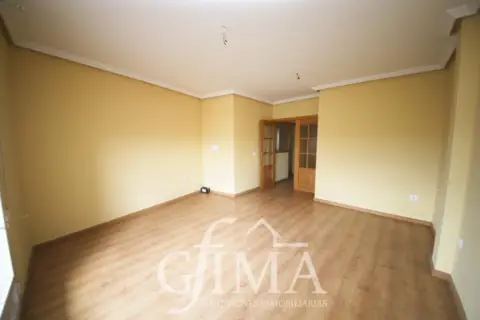 Piso en Avda. Juan Carlos I