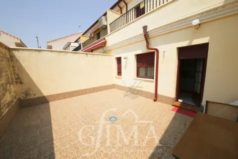 Casa adosada en Avda. Juan Carlos I