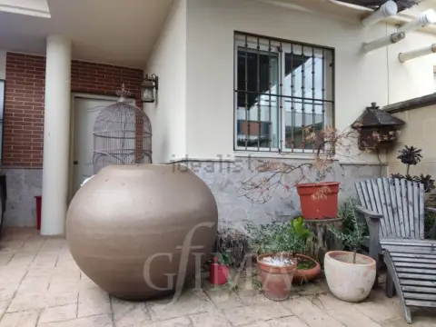 Casa adosada en calle de Rigoberta Menchú