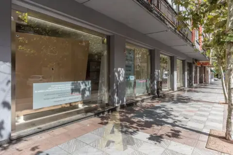 Local comercial en Avenida de Álvaro López Núñez, 6