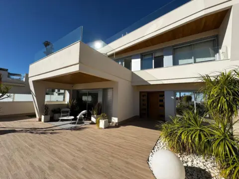 Chalet en calle Ana Maria Matute