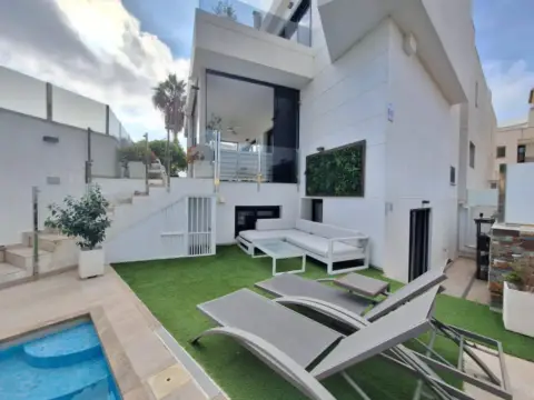 Casa adosada en calle Puig Mayor